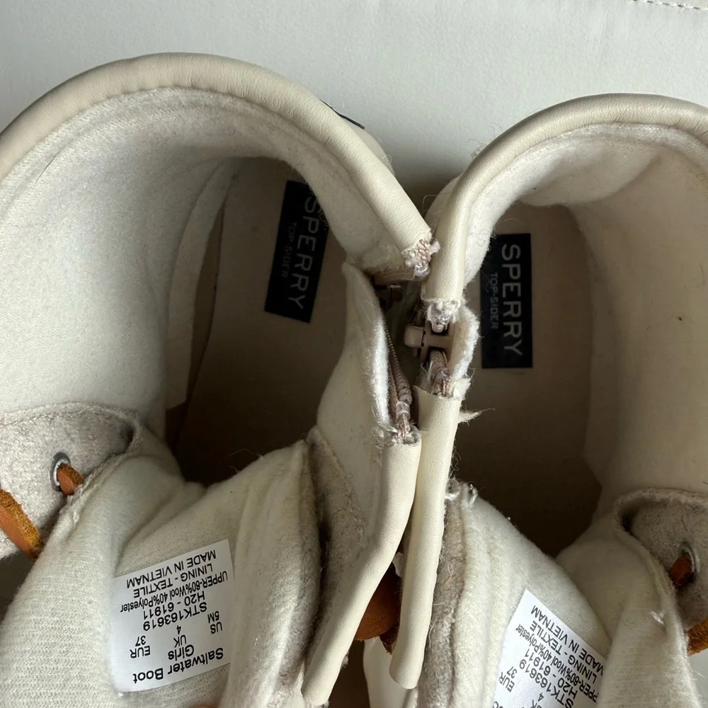 Sperry stay cozy